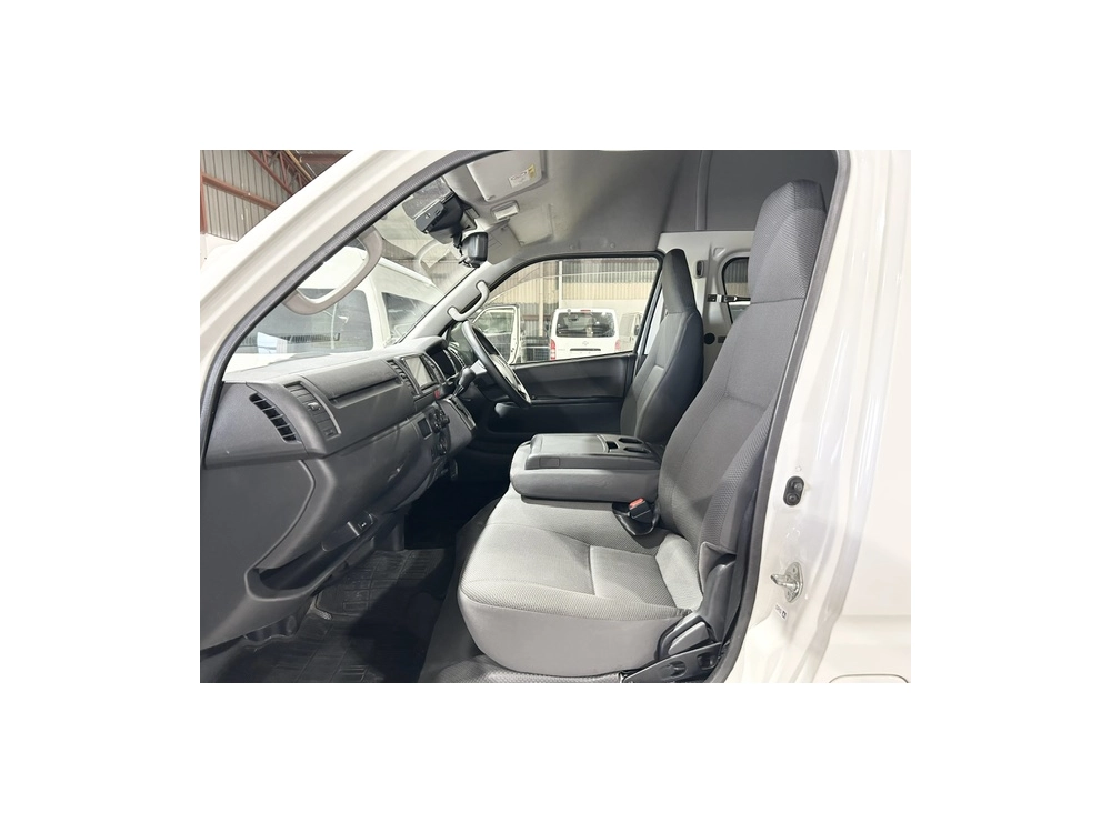 2022 Toyota Hiace ++ RARE 4X4 HIGHROOF ++ 360 Degree CAMERA / DUAL AIRBAGS