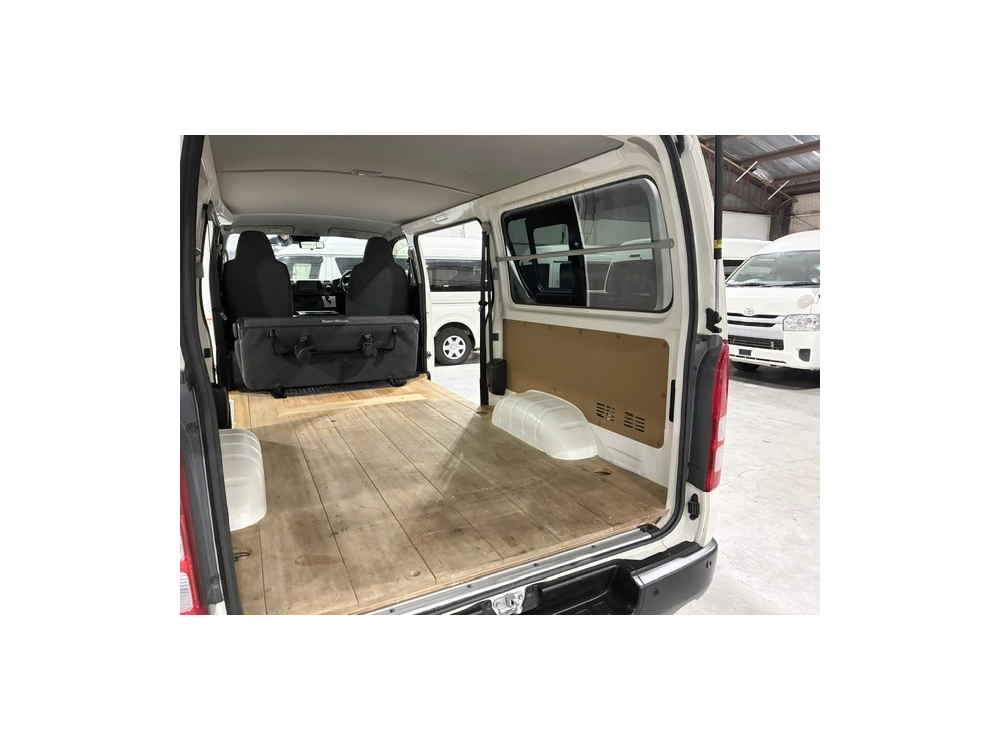 2024 Toyota Hiace Facelift Model / 4X4 / SUPER LOW 62kms / TIMBER FLOOR!