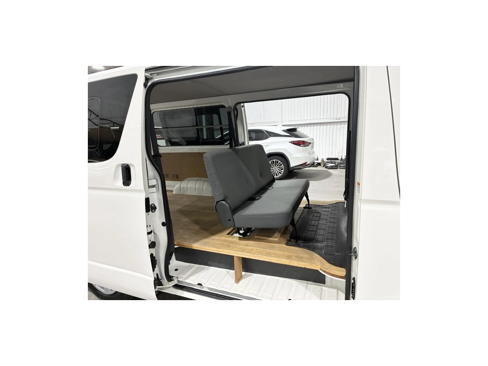 2024 Toyota Hiace Facelift Model / 4X4 / SUPER LOW 62kms / TIMBER FLOOR!