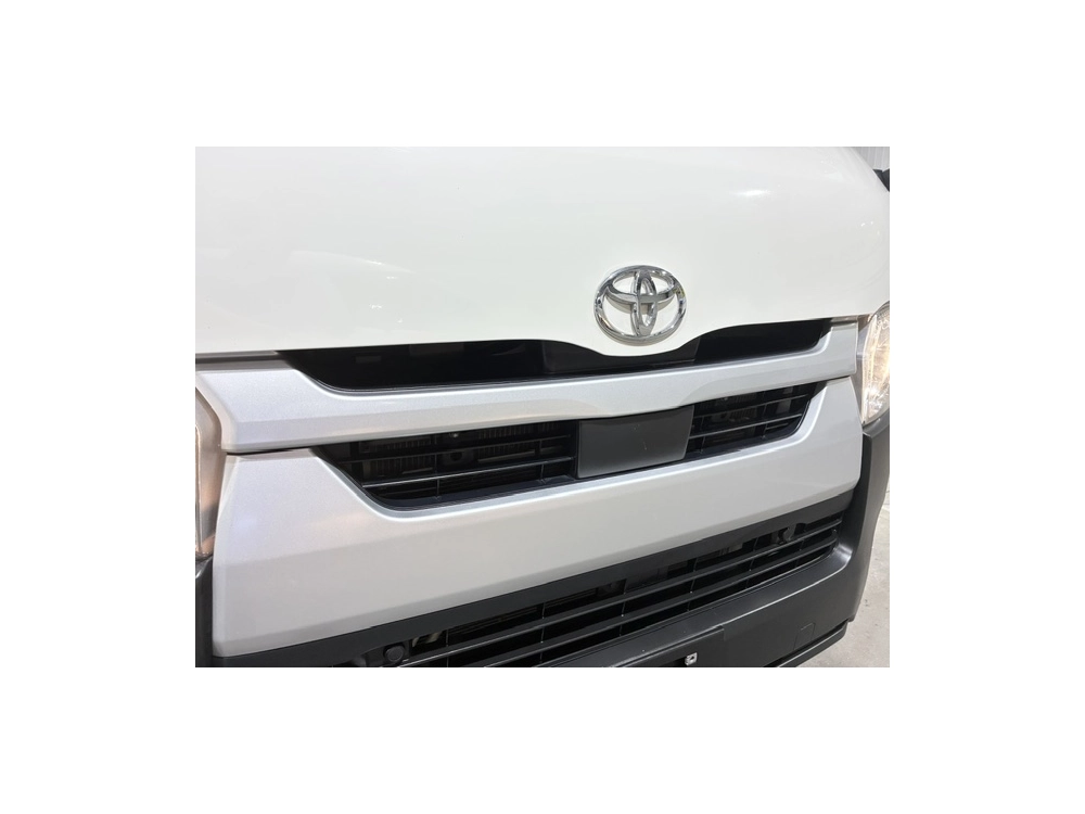 2024 Toyota Hiace Facelift Model / 4X4 / SUPER LOW 62kms / TIMBER FLOOR!
