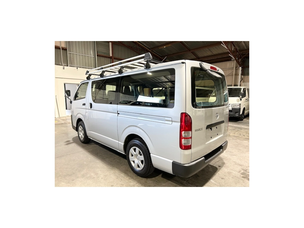 2018 TOYOTA HIACE 2L PETROL *FREE ROOFRACK* WAS $32,995 NOW $29,895 ++NEW YEAR SALE++