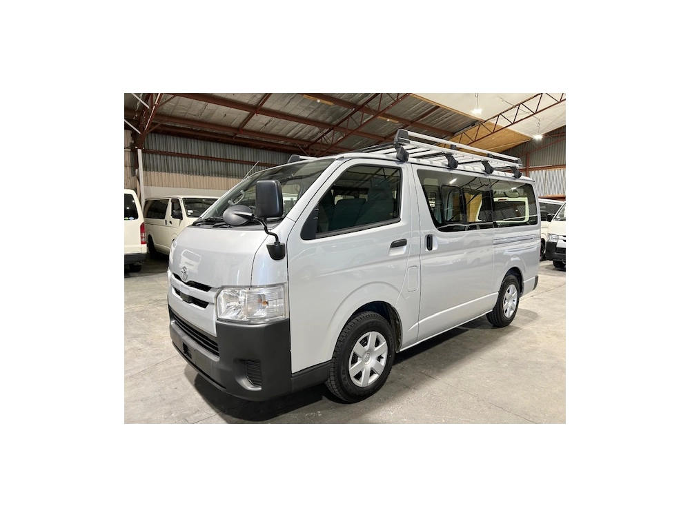 2018 TOYOTA HIACE 2L PETROL *FREE ROOFRACK* WAS $32,995 NOW $29,895 ++NEW YEAR SALE++