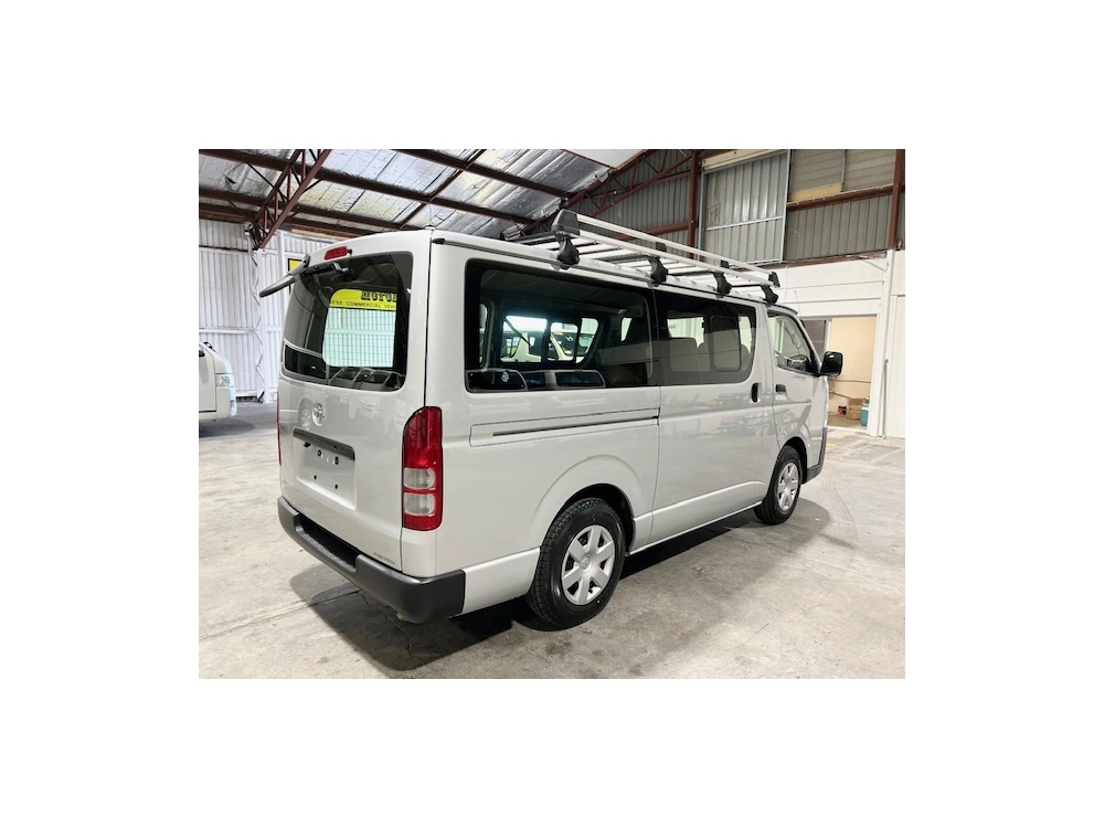 2018 TOYOTA HIACE 2L PETROL *FREE ROOFRACK* WAS $32,995 NOW $29,895 ++NEW YEAR SALE++