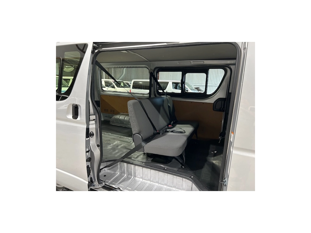 2018 TOYOTA HIACE 2L PETROL *FREE ROOFRACK* WAS $32,995 NOW $29,895 ++NEW YEAR SALE++