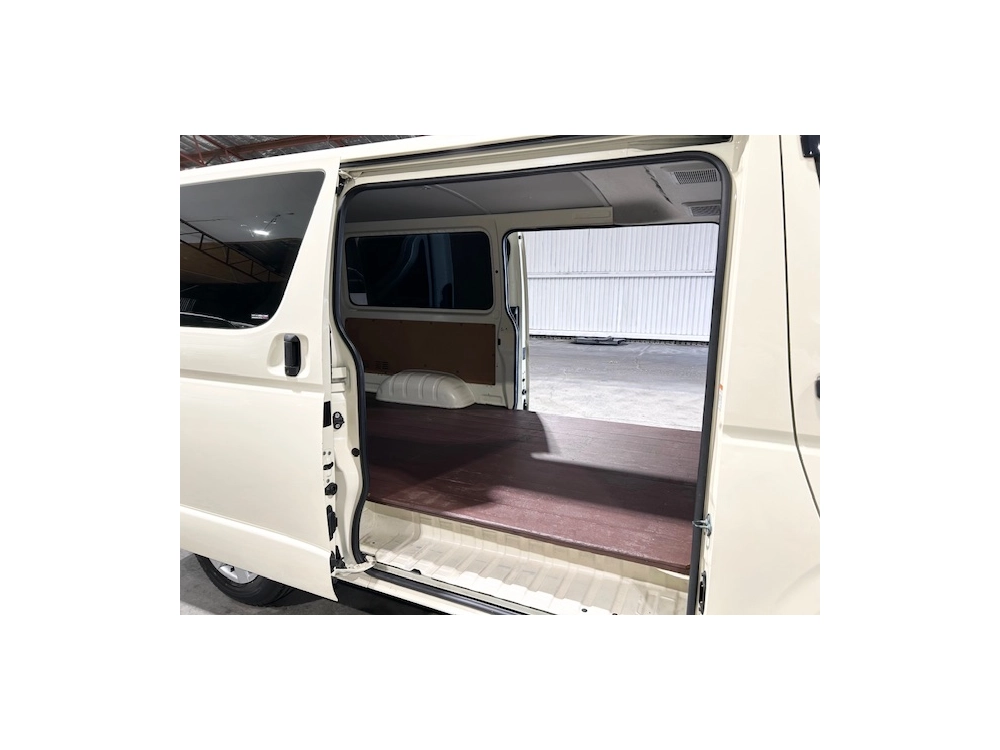 2017 Toyota Hiace **Super Low 66kms** $5000 REDUCED
