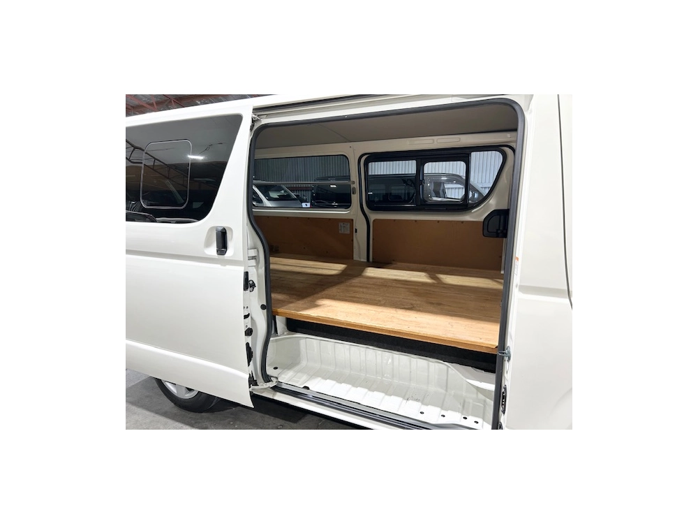2017 Toyota Hiace LWB *** $4000 REDUCED *** SUPER LOW 67kms