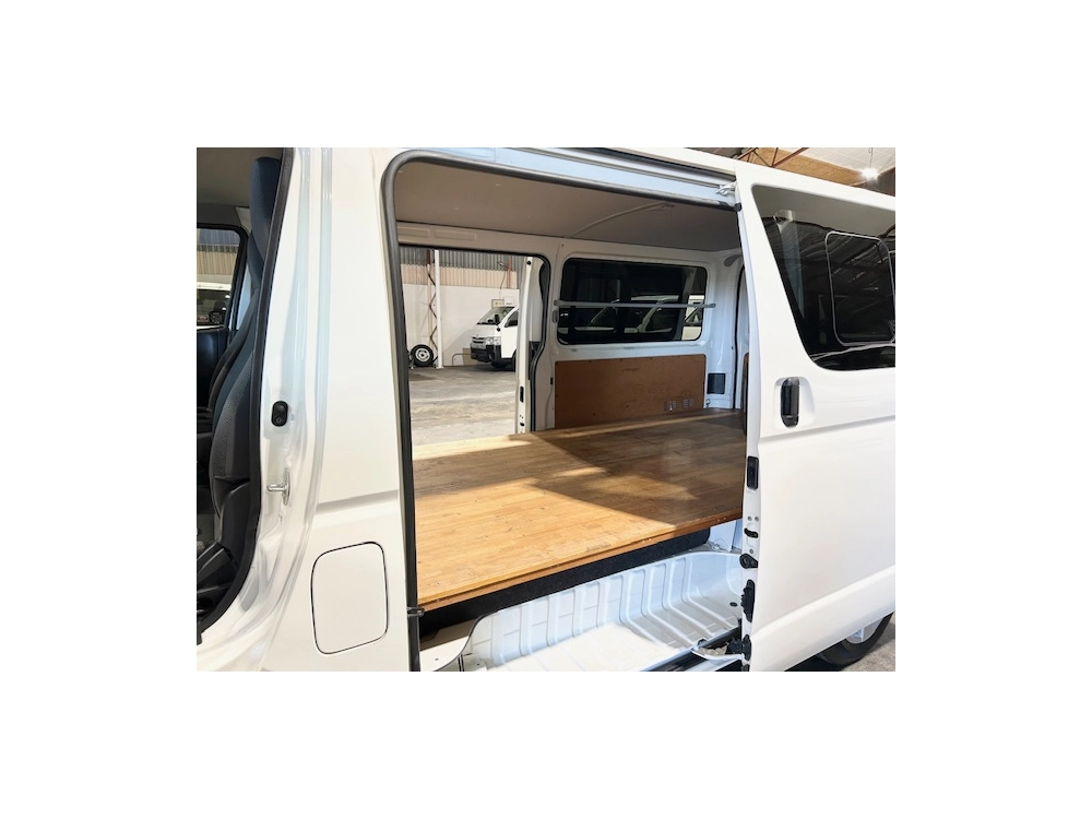 2017 Toyota Hiace LWB *** $4000 REDUCED *** SUPER LOW 67kms