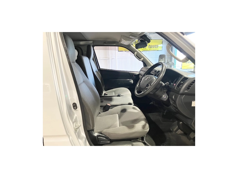 2017 TOYOTA HIACE LWB ** NEW YEAR SALE ** WAS $31,995 NOW $28,295