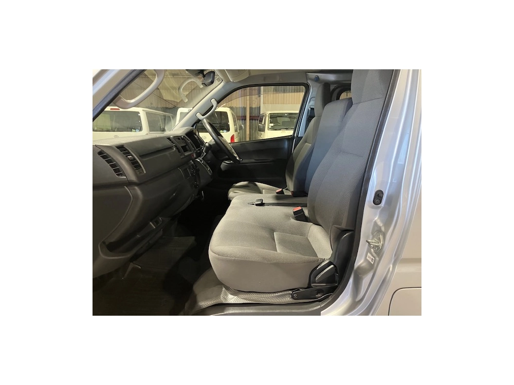 2017 TOYOTA HIACE LWB ** NEW YEAR SALE ** WAS $31,995 NOW $28,295