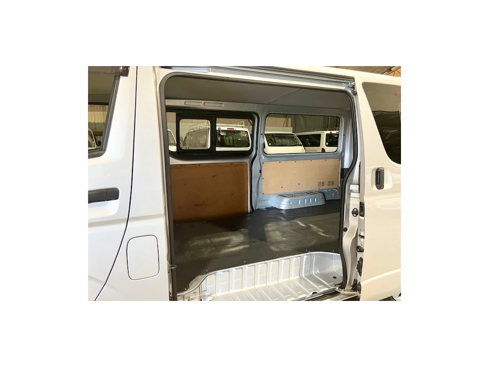 2017 TOYOTA HIACE LWB ** NEW YEAR SALE ** WAS $31,995 NOW $28,295