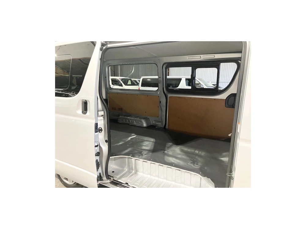 2017 TOYOTA HIACE LWB ** NEW YEAR SALE ** WAS $31,995 NOW $28,295