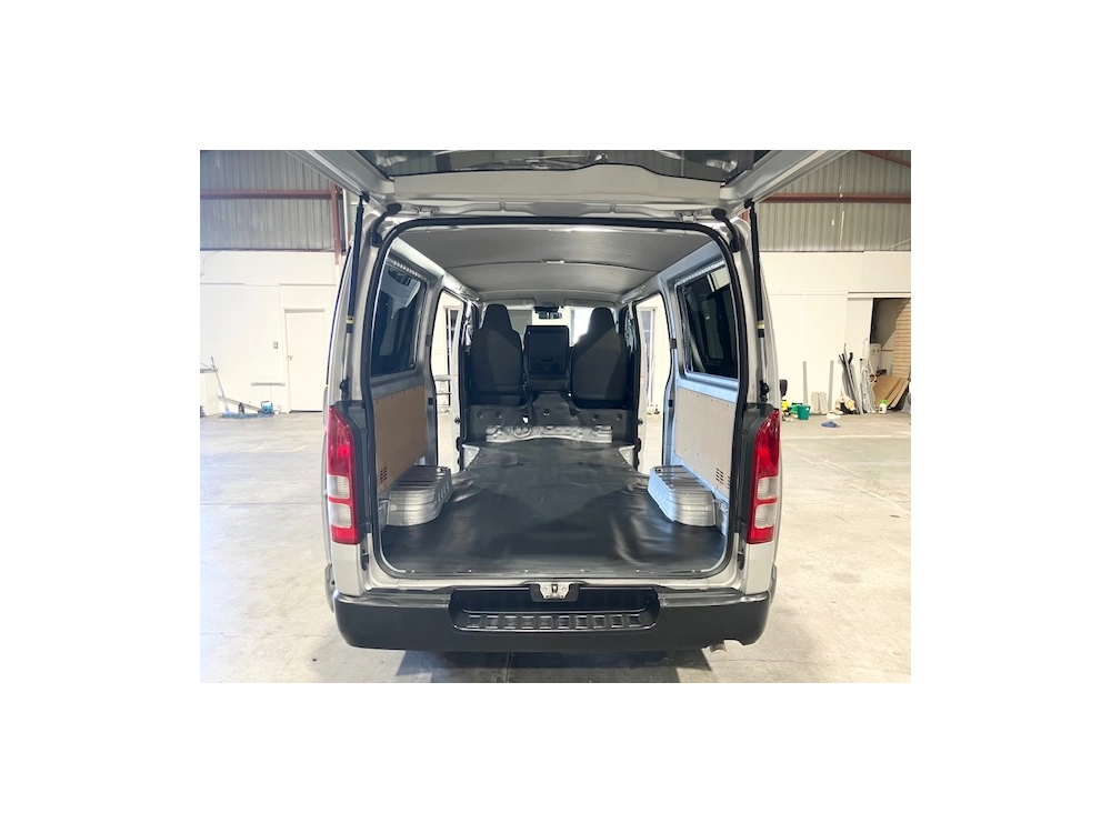 2017 TOYOTA HIACE LWB ** NEW YEAR SALE ** WAS $31,995 NOW $28,295