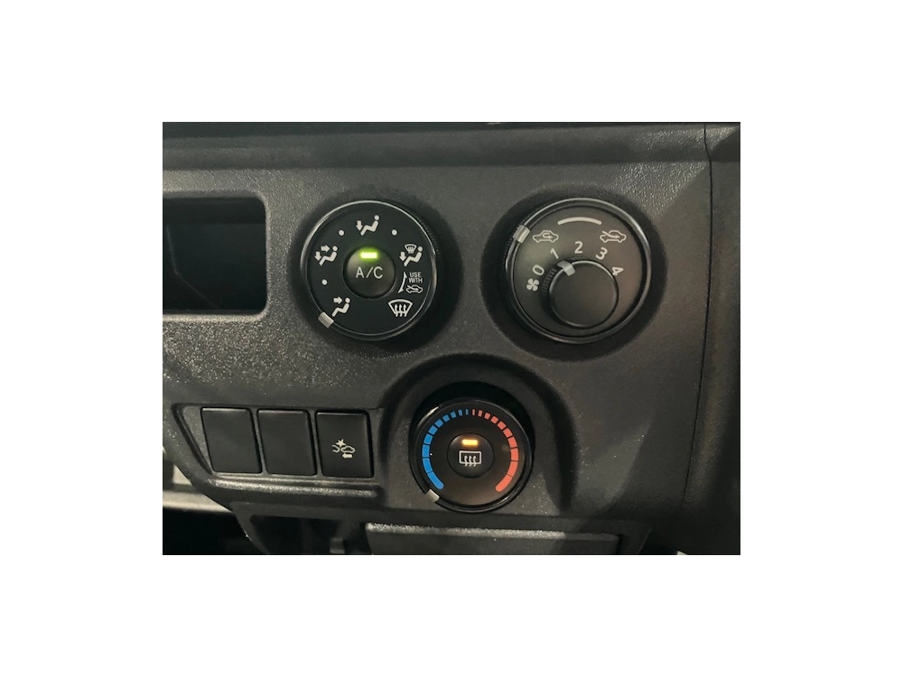 2017 TOYOTA HIACE LWB ** NEW YEAR SALE ** WAS $31,995 NOW $28,295