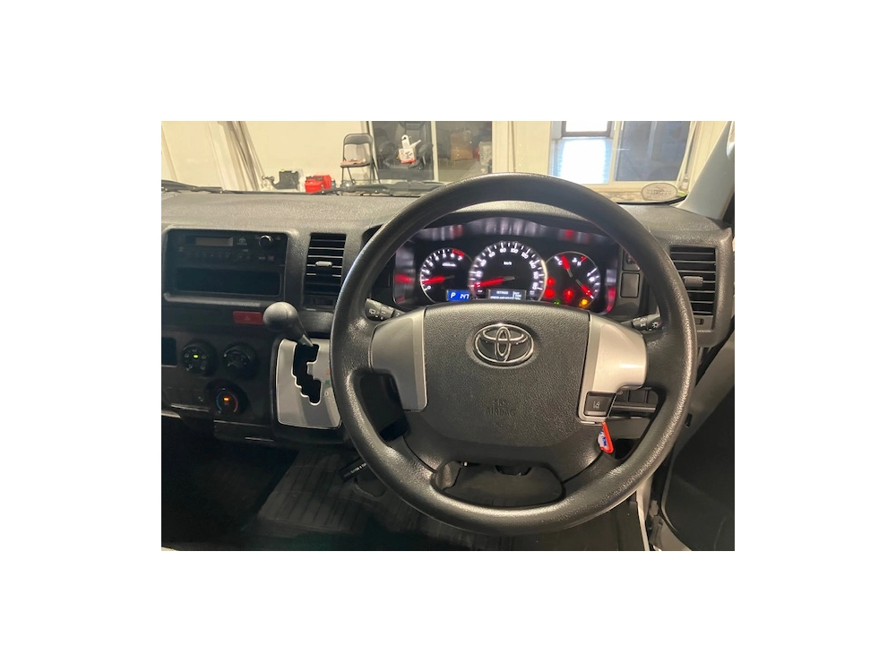 2017 TOYOTA HIACE LWB ** NEW YEAR SALE ** WAS $31,995 NOW $28,295