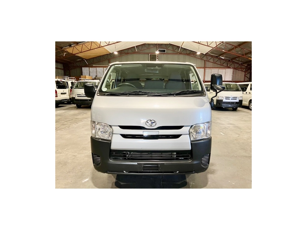 2017 TOYOTA HIACE LWB ** NEW YEAR SALE ** WAS $31,995 NOW $28,295