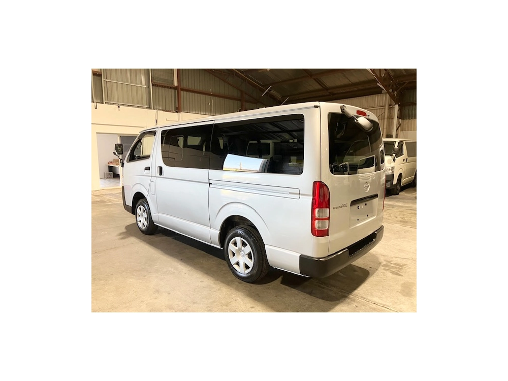 2017 TOYOTA HIACE LWB ** NEW YEAR SALE ** WAS $31,995 NOW $28,295