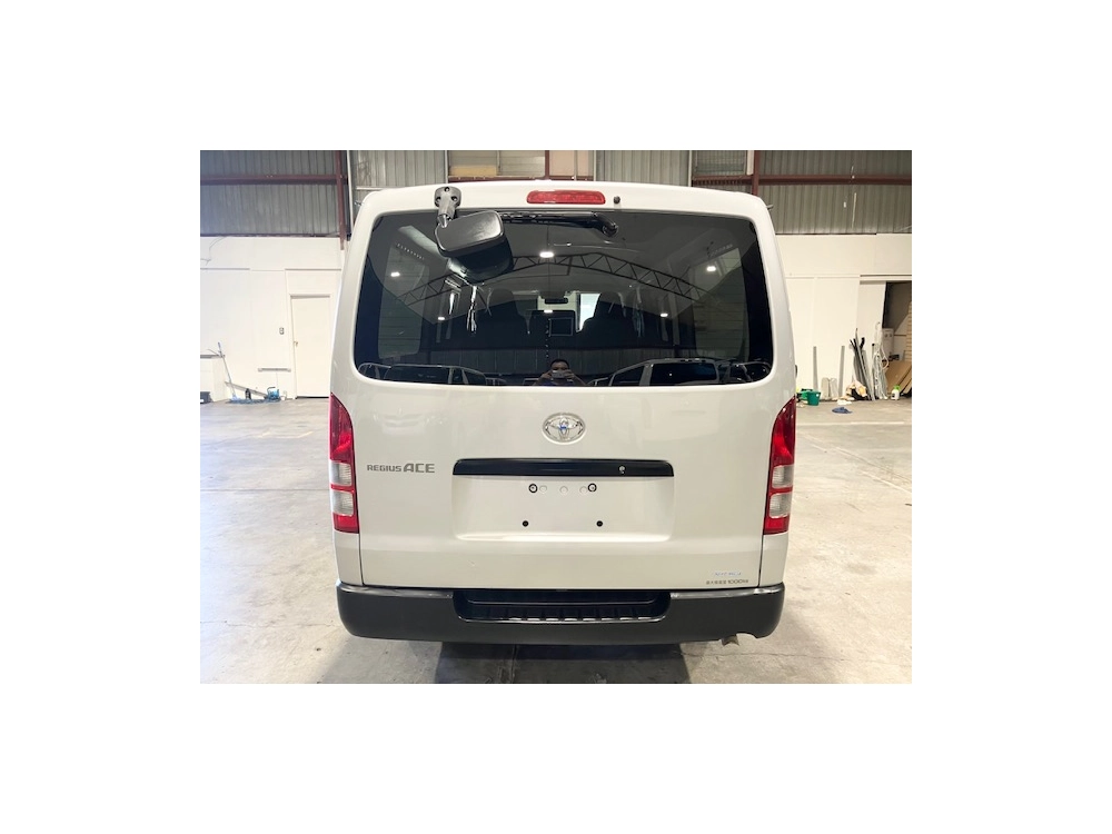 2017 TOYOTA HIACE LWB ** NEW YEAR SALE ** WAS $31,995 NOW $28,295