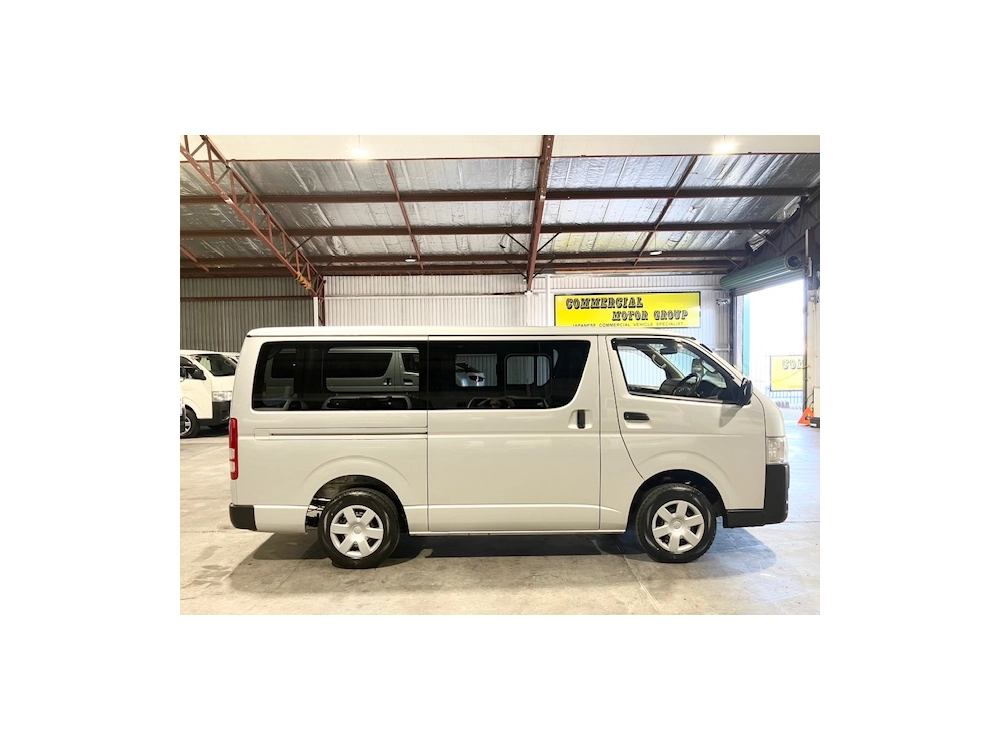 2017 TOYOTA HIACE LWB ** NEW YEAR SALE ** WAS $31,995 NOW $28,295