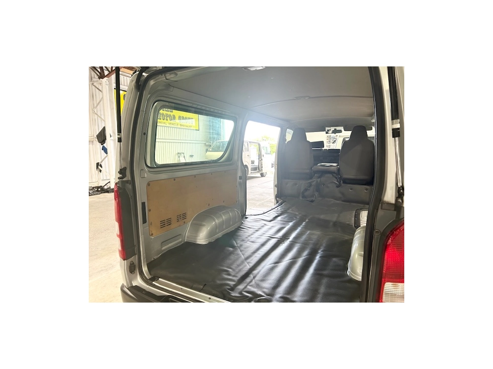 2015 Toyota Hiace = Rare MANUAL / 4X4 = 