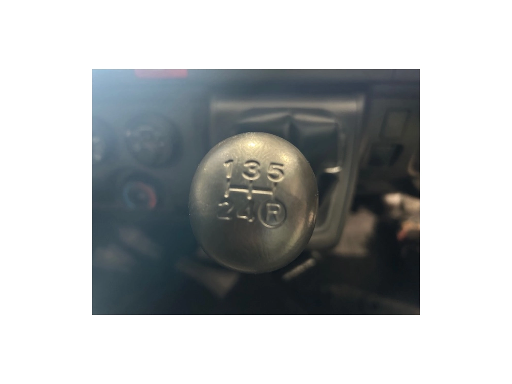 2015 Toyota Hiace = Rare MANUAL / 4X4 = 