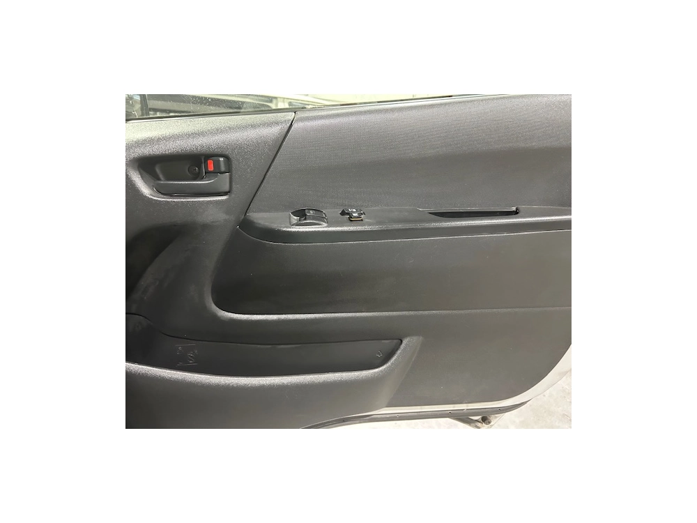 2015 Toyota Hiace = Rare MANUAL / 4X4 = 