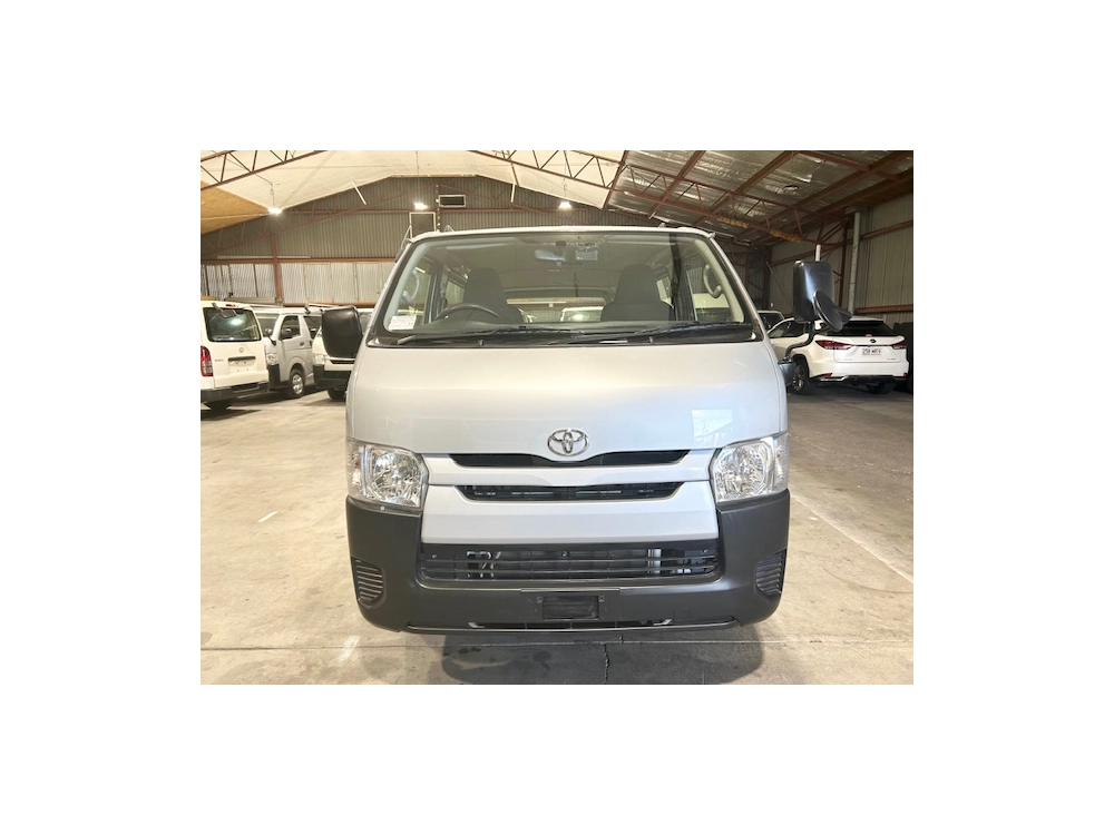 2015 Toyota Hiace = Rare MANUAL / 4X4 = FREE R
