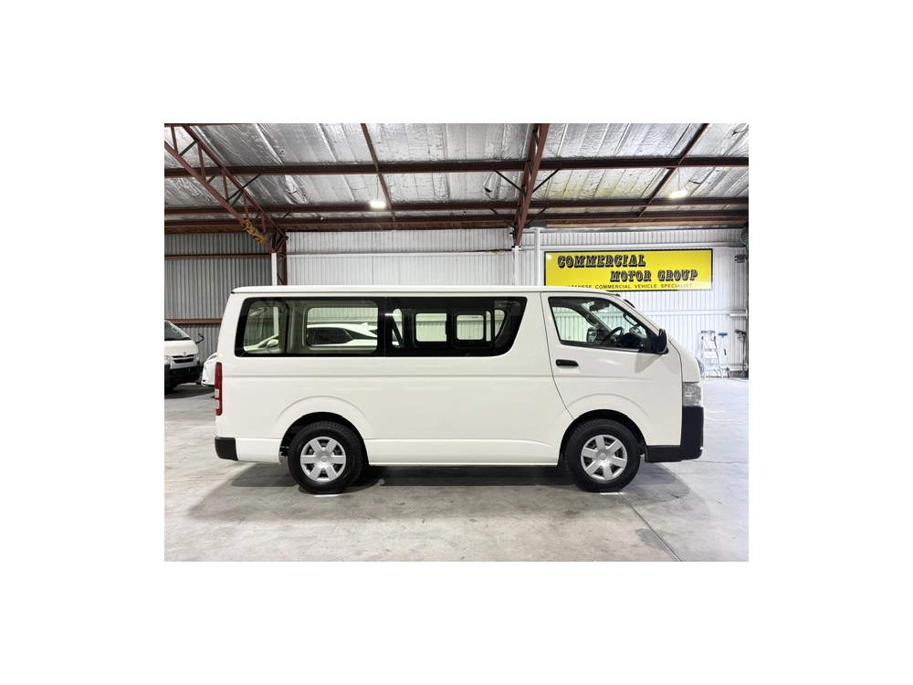2020 Toyota Hiace ONLY 71km / Rear Aircon 6 / 9 SEATER