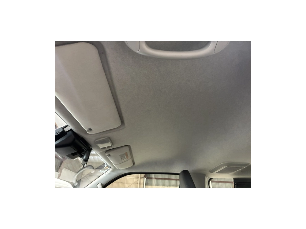 2020 Toyota Hiace ONLY 71km / Rear Aircon 6 / 9 SEATER