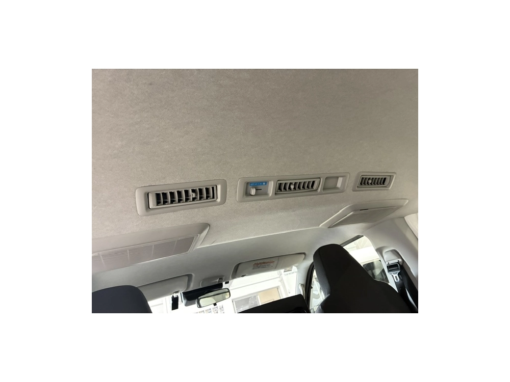2020 Toyota Hiace ONLY 71km / Rear Aircon 6 / 9 SEATER