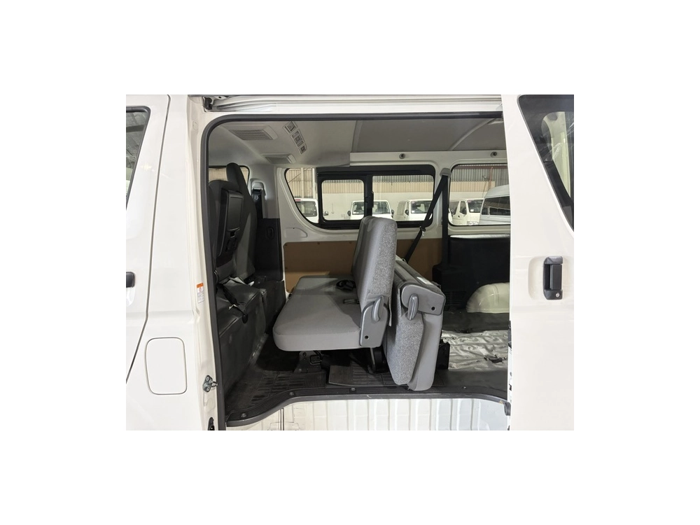 2020 Toyota Hiace ONLY 71km / Rear Aircon 6 / 9 SEATER
