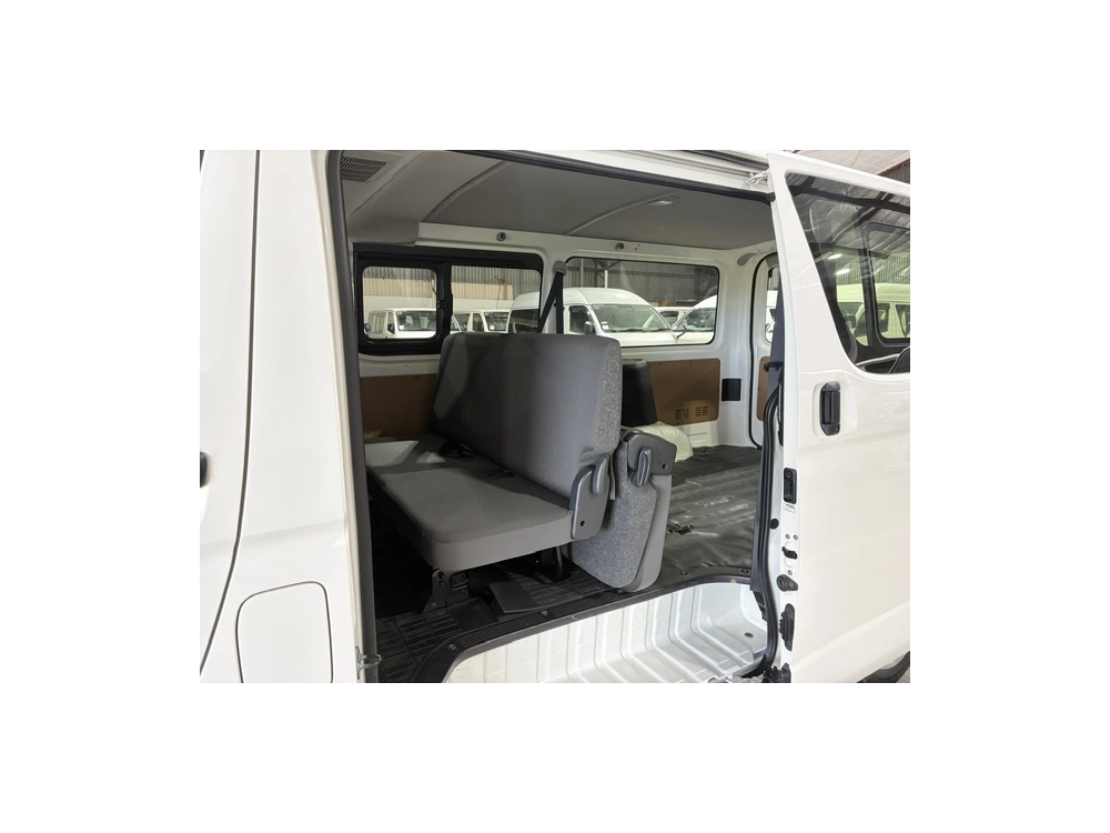 2020 Toyota Hiace ONLY 71km / Rear Aircon 6 / 9 SEATER