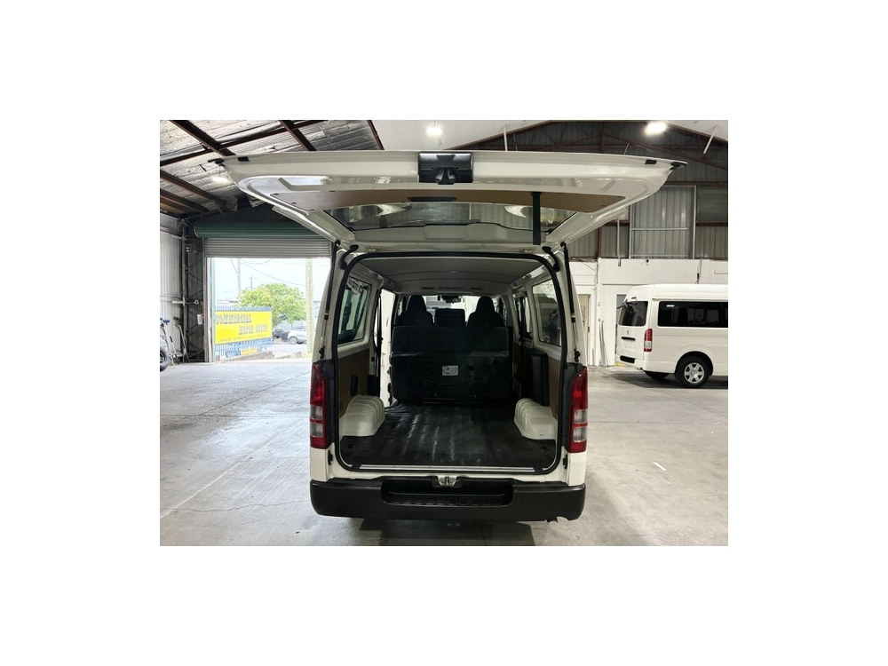 2020 Toyota Hiace ONLY 71km / Rear Aircon 6 / 9 SEATER