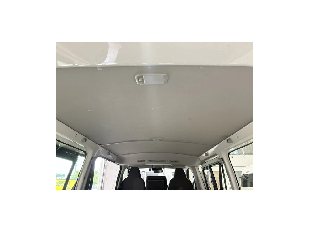 2020 Toyota Hiace ONLY 71km / Rear Aircon 6 / 9 SEATER