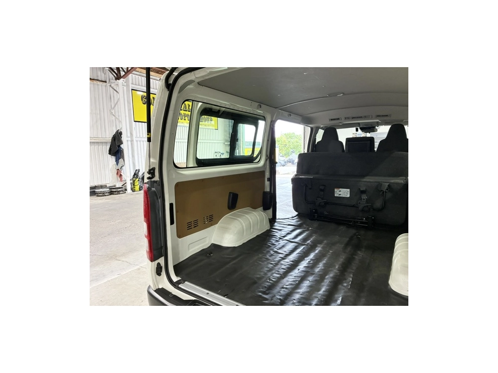2020 Toyota Hiace ONLY 71km / Rear Aircon 6 / 9 SEATER