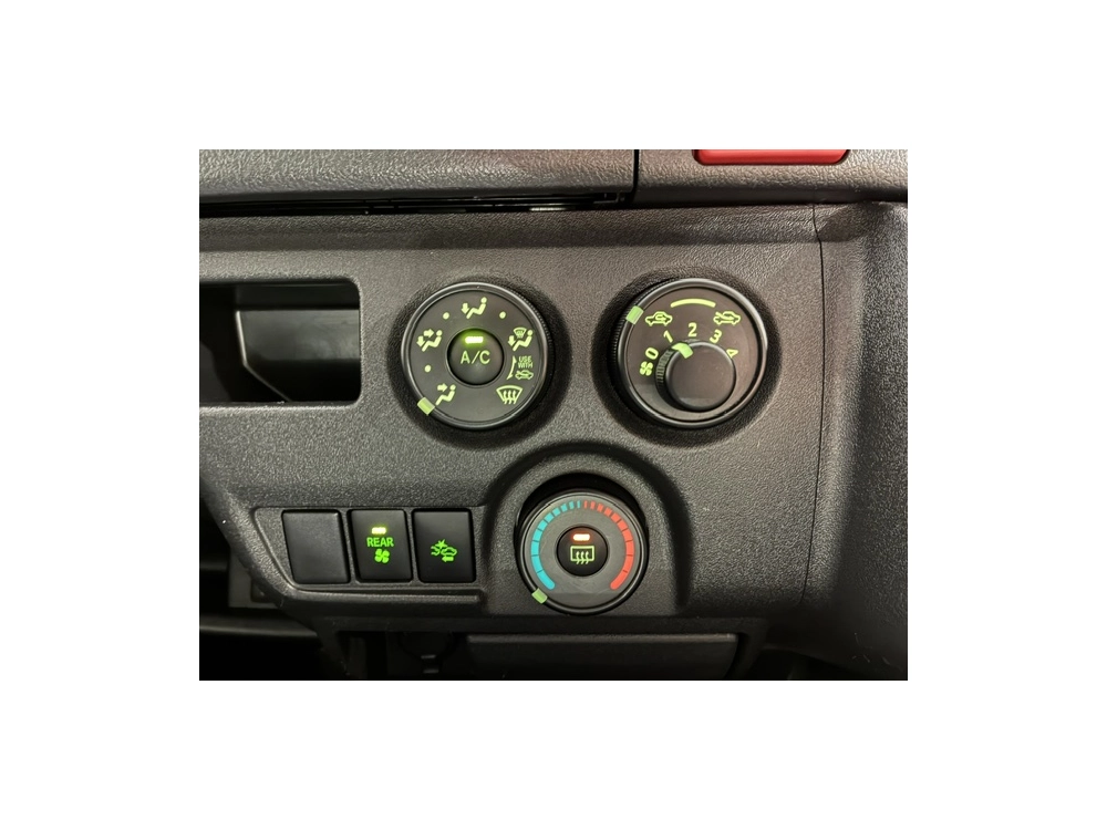 2020 Toyota Hiace ONLY 71km / Rear Aircon 6 / 9 SEATER