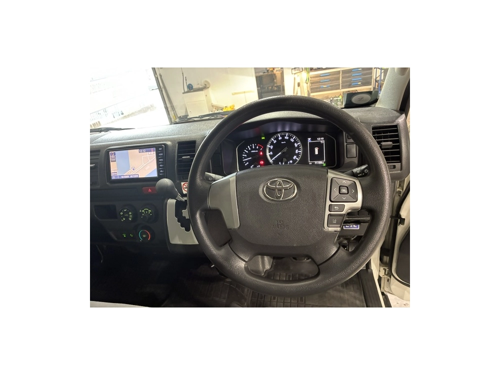 2020 Toyota Hiace ONLY 71km / Rear Aircon 6 / 9 SEATER