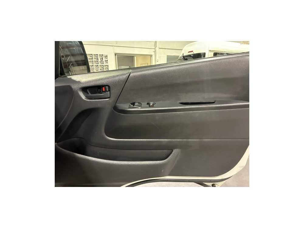 2020 Toyota Hiace ONLY 71km / Rear Aircon 6 / 9 SEATER