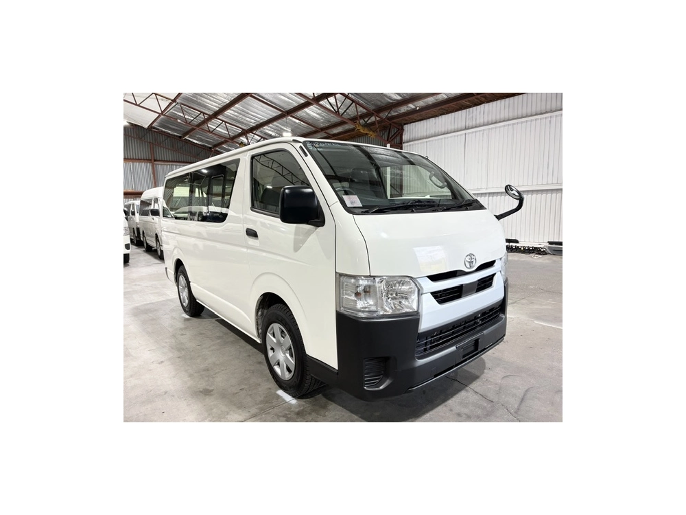 2020 Toyota Hiace ONLY 71km / Rear Aircon 6 / 9 SEATER