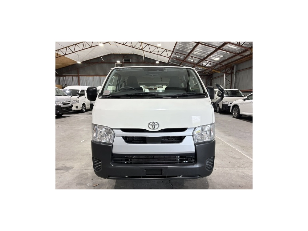 2020 Toyota Hiace ONLY 71km / Rear Aircon 6 / 9 SEATER