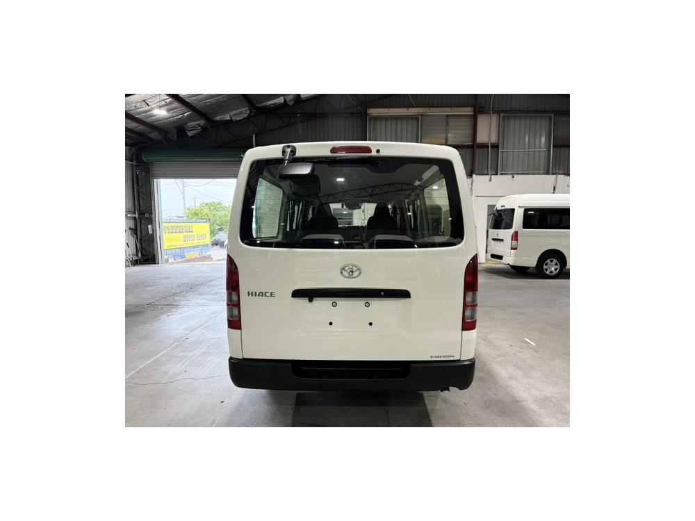 2020 Toyota Hiace ONLY 71km / Rear Aircon 6 / 9 SEATER