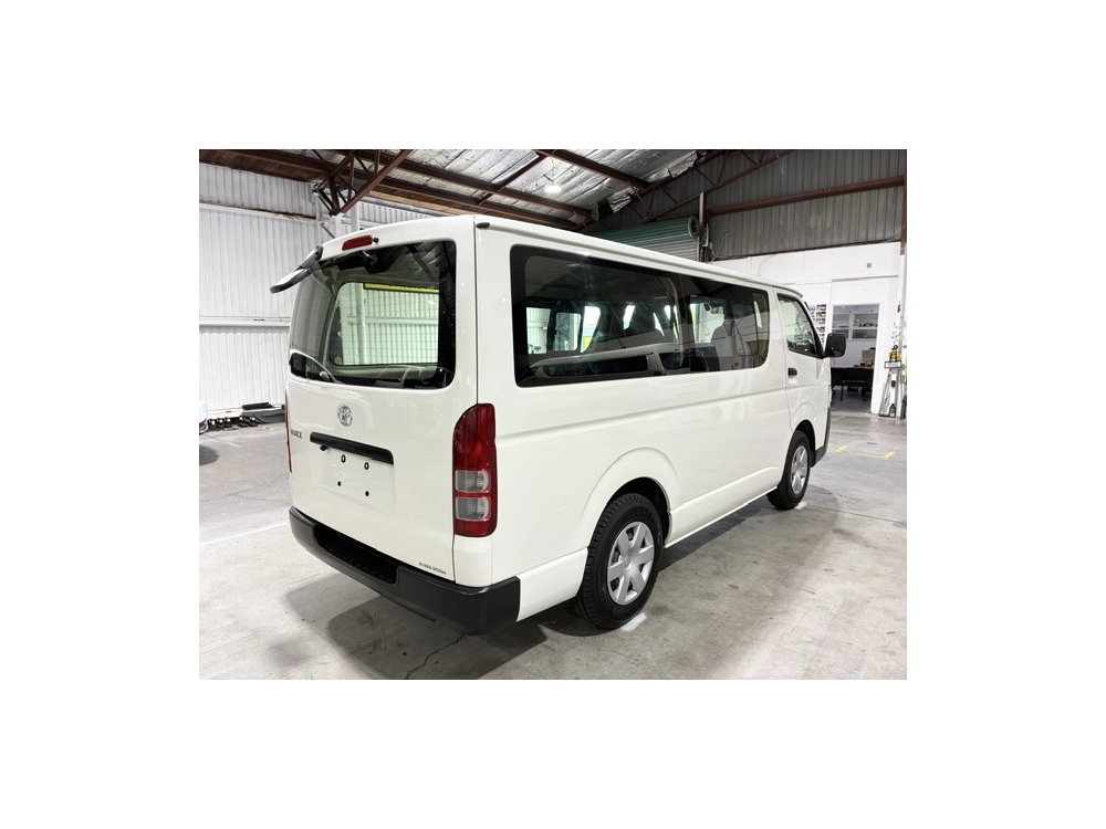 2020 Toyota Hiace ONLY 71km / Rear Aircon 6 / 9 SEATER