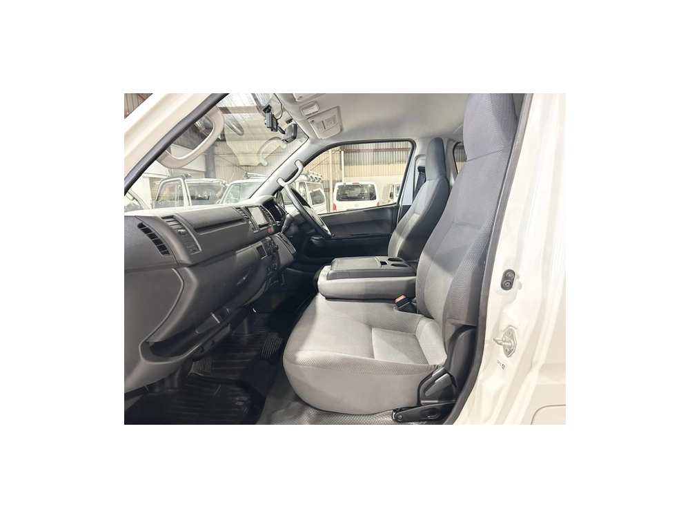2019 Toyota Hiace =4X4= Rear Aircon_6 or 9 Seater ** BIG SALE _ OFFER END 14/05 **