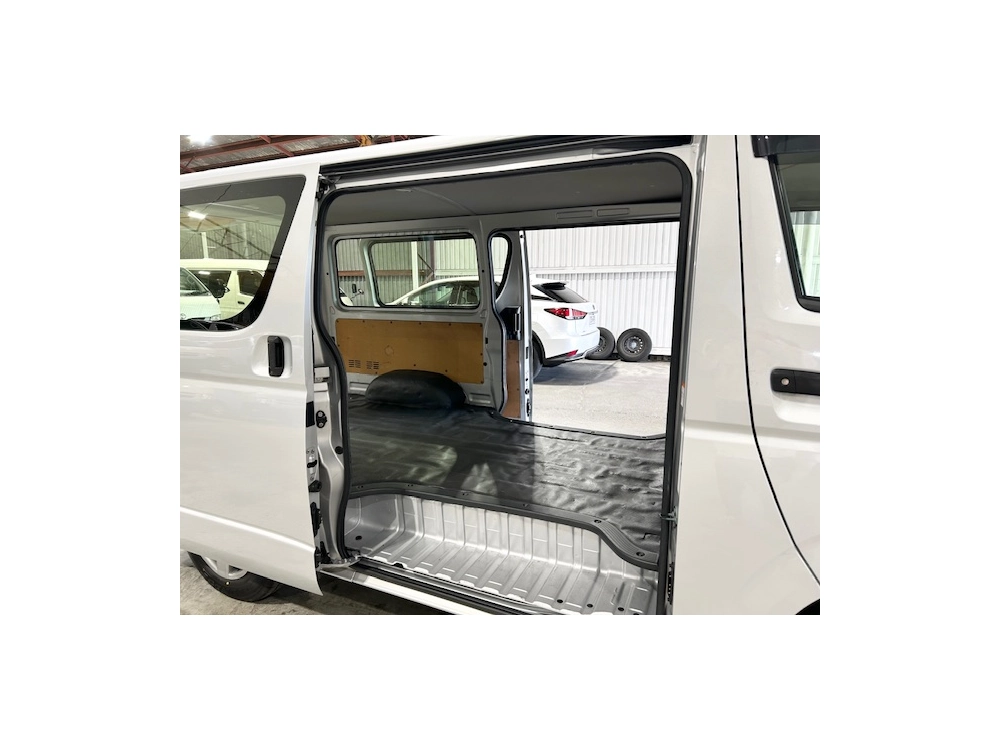 2019 Toyota Hiace ** SUPER LOW 73kms ** +++ $4000 REDUCED +++