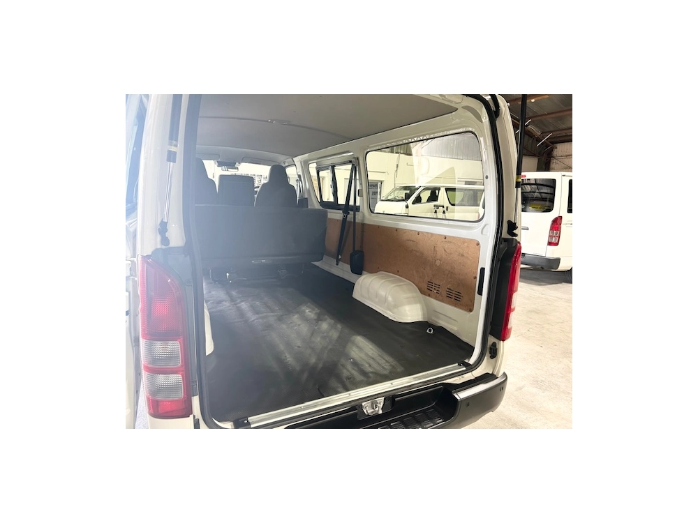 2021 Toyota Hiace Facelift Model 4x4 *6 Seaters*