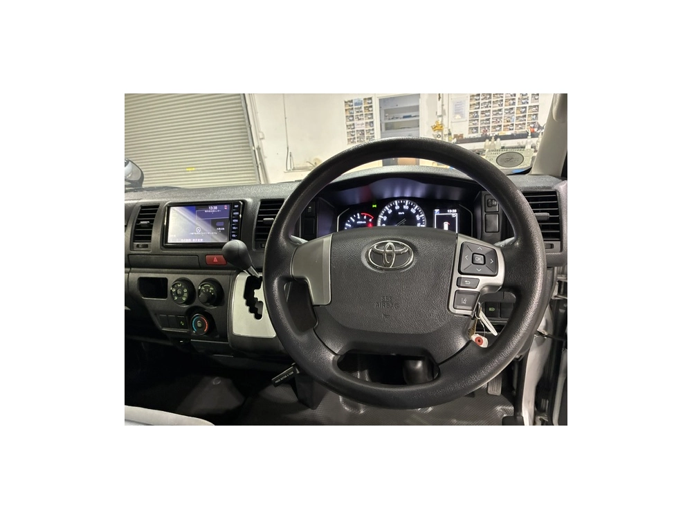 2021 Toyota Hiace 4X4 Facelift Model / ONLY 75km / 6 SEATER