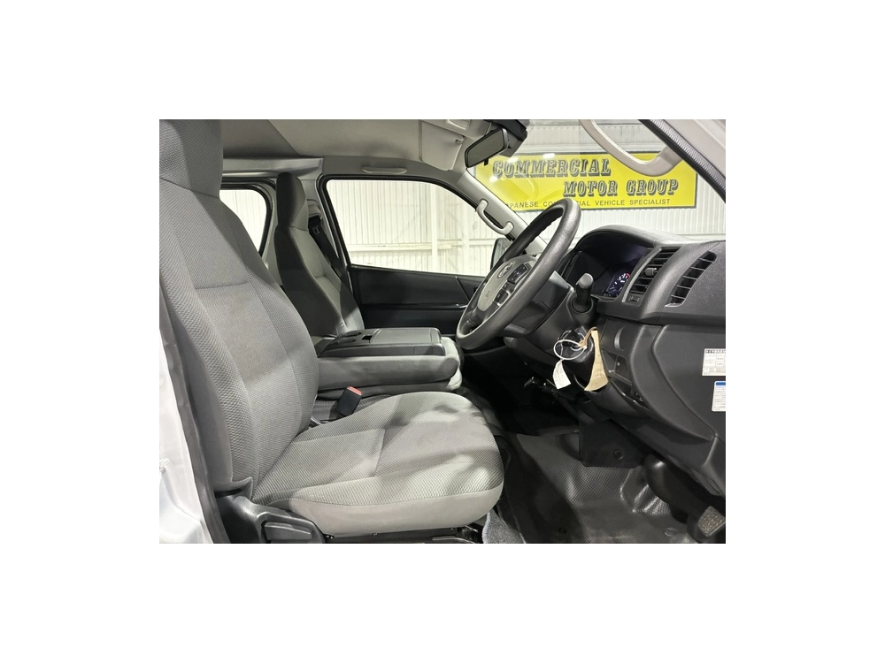 2021 Toyota Hiace 4X4 Facelift Model / ONLY 75km / 6 SEATER