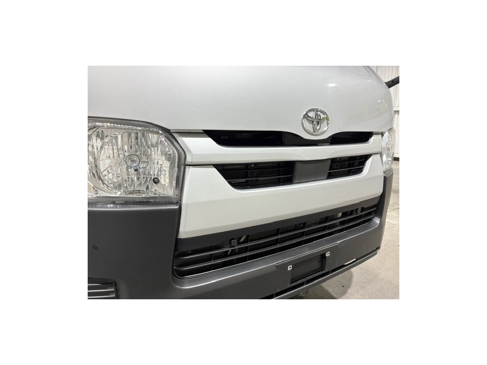 2021 Toyota Hiace 4X4 Facelift Model / ONLY 75km / 6 SEATER