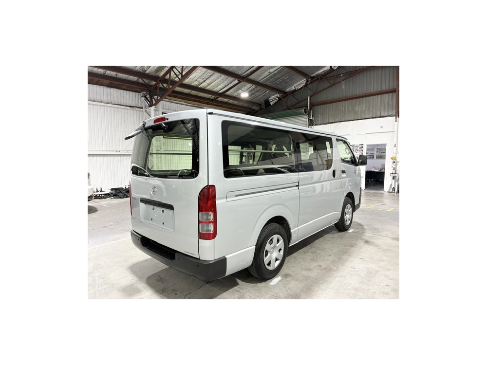 2021 Toyota Hiace 4X4 Facelift Model / ONLY 75km / 6 SEATER