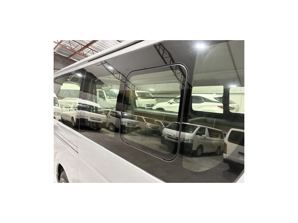2021 Toyota Hiace 4X4 Facelift Model / ONLY 75km / 6 SEATER