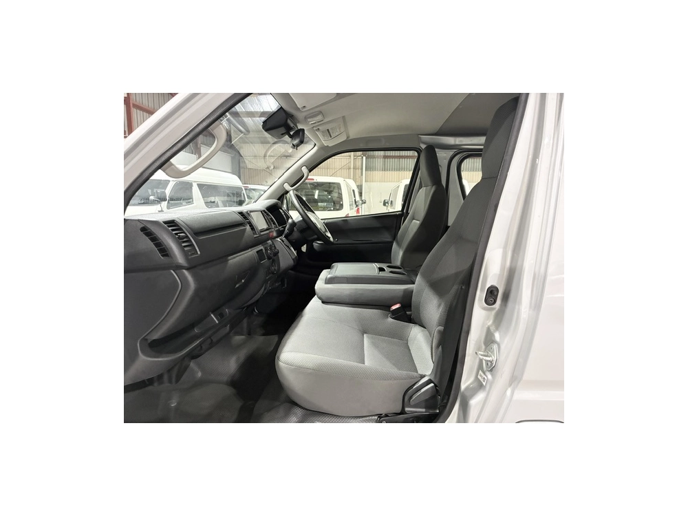 2021 Toyota Hiace 4X4 Facelift Model / ONLY 75km / 6 SEATER